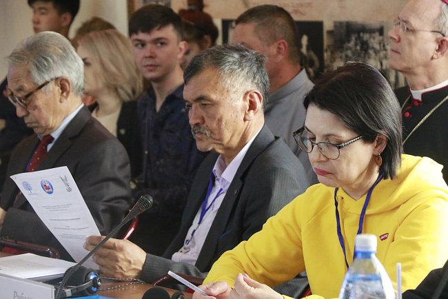 Форумдар, конференциялар, тегерек столдор. Ретроспективалык