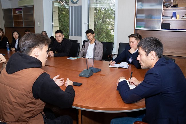Advisor to the rector of KRSU Petr Bychkov met with the leaders of student government