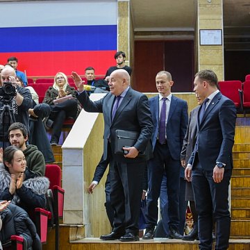 Орусия президентинин атайын өкүлү Кыргызстанда студенттер менен жолугушту