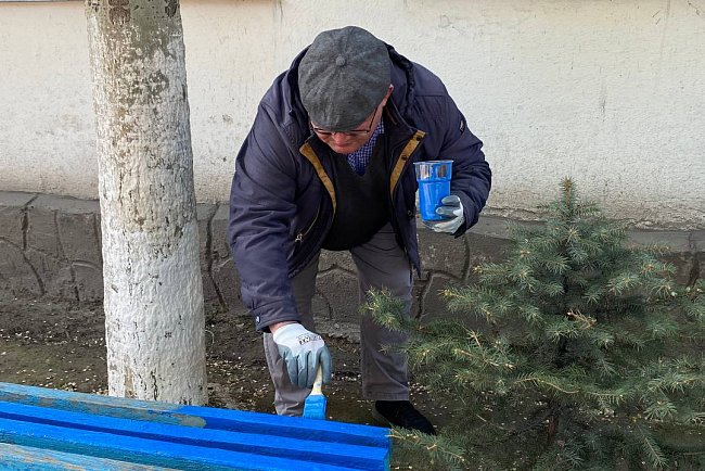 The morning at the Faculty of Natural Sciences of KRSU began with a cleanup day