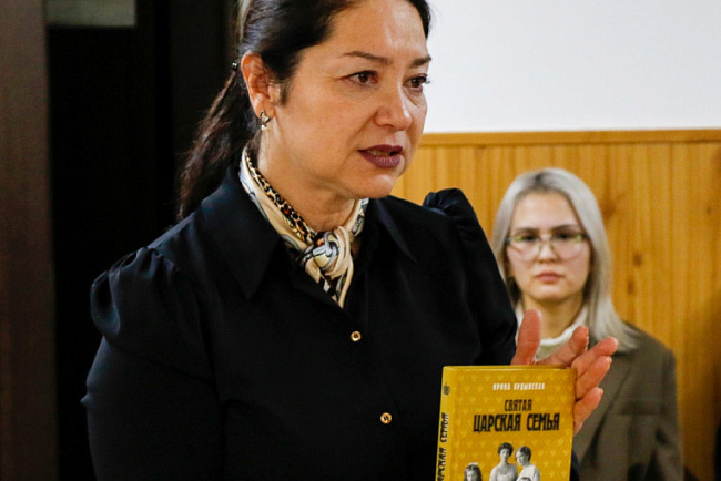 Библиотека ИРЯ КРСУ пополнилась более чем 300 книгами