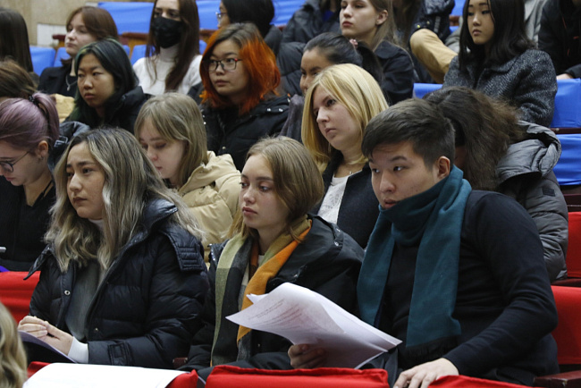 Преподаватели и студенты вузов КР обсудили современные психологические проблемы