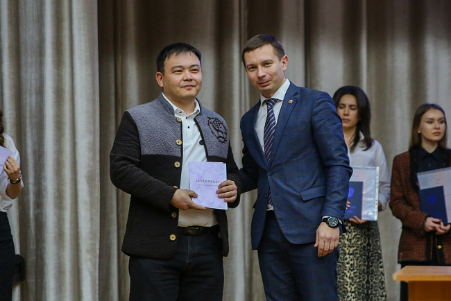 На ученом совете КРСУ наградили лучших студентов и преподавателей за достижения в учебной и научной деятельности