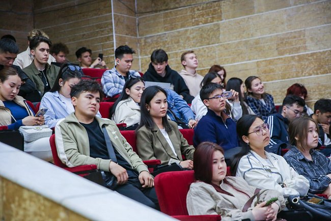 As part of Global Money Week, KRSU hosted a training seminar from international expert in the field of finance and sustainability Buazhar Abdykadyrova