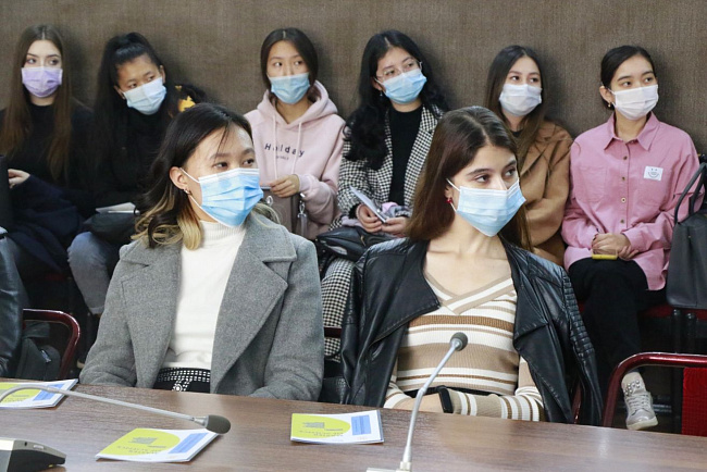 Профессор Сколтеха Ильдар Габитов прочтет лекции о фотонике для медиков КРСУ