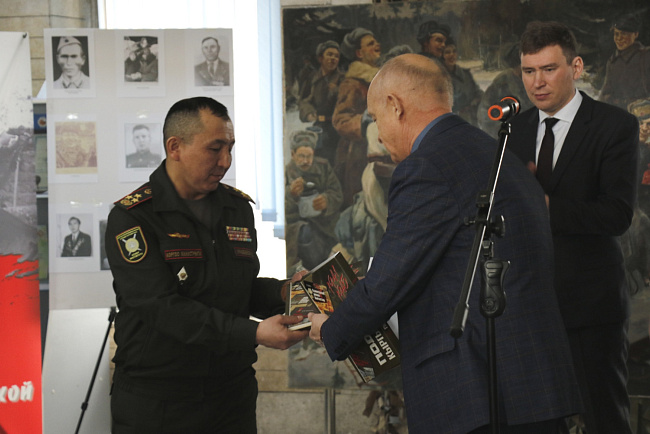 Пока жива память – мы непобедимы: в КРСУ открылась фотовыставка «80 лет Сталинградской битве»