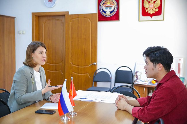 Vice-Rector for Educational Activities KRSU met with a student who translated Minecraft into Kyrgyz