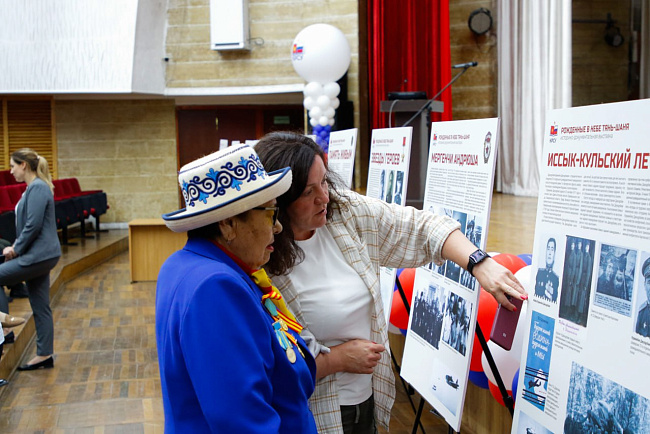 Память о героях небес: В КРСУ открылась выставка, посвящённая подвигу кыргызстанских лётчиков Великой Отечественной войны