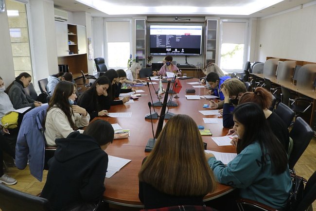 A professor from Cordoba gave a course of lectures for KRSU students