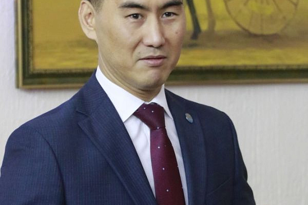 Дипломат Чингиз Айдарбеков прочел лекцию для студентов КРСУ