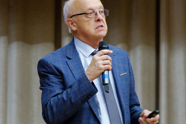 Память о героях небес: В КРСУ открылась выставка, посвящённая подвигу кыргызстанских лётчиков Великой Отечественной войны