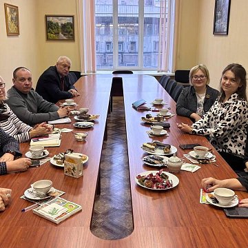 АКАДЕМИЯНЫН КЫЗМАТКЕРЛЕРИНИН КОЛЛЕКТИВИНИН КЫРГЫЗ-РОССИЯ СЛАВЯН УНИВЕРСИТЕТИНИН ЮРИДИКАЛЫК ФАКУЛЬТЕТИНИН ДЕКАНЫ Б.Н. ЕЛЬЦИН