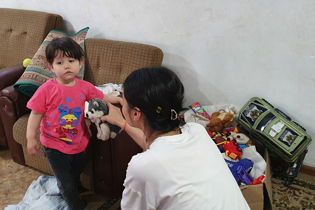 Студенты КРСУ помогли детскому дому «Чексиз Ырайым»