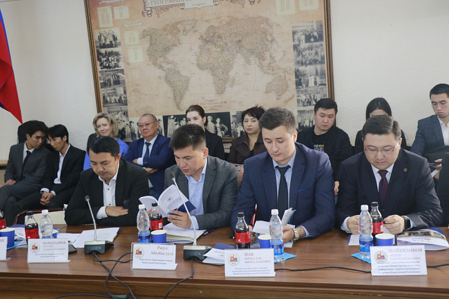 В КРСУ наградили лучших молодых аналитиков Кыргызстана и Евразии