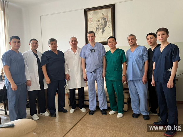 Surgeons from Kyrgyzstan and Russia performed a unique operation and saved the patient
