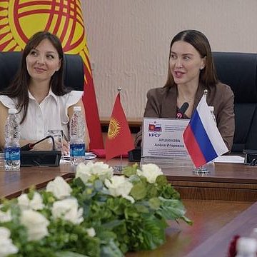 KRSU hosted a warm meeting between schoolchildren of the program «Territory of Childhood» and Alena Arshinova