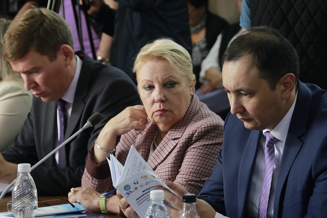 В КРСУ наградили лучших молодых аналитиков Кыргызстана и Евразии