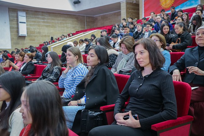 A meeting between the rector and the ambassador of the Republic of Belarus took place at the Kyrgyz-Russian Slavic University