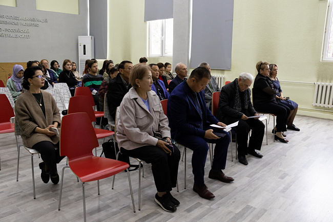 У главного корпуса КРСУ появится памятник учителям России и Кыргызстана
