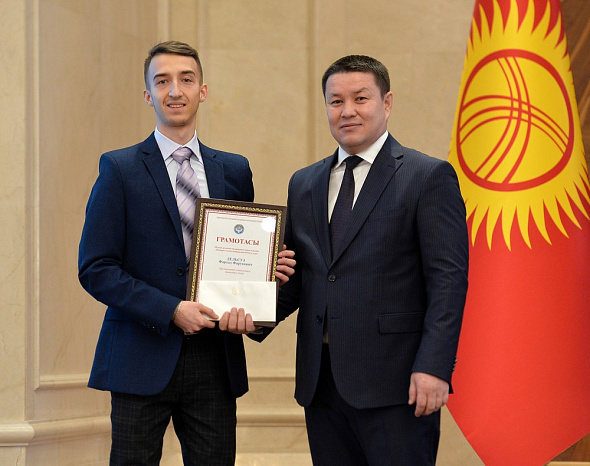 Президентские стипендии 70 студентам высших учебных заведений страны