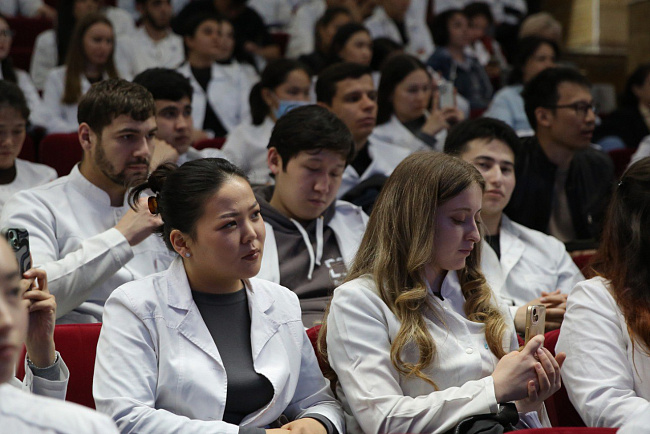 Академик Юрий Беленков в КРСУ: встреча с мировым авторитетом в кардиологии стала знаковым событием для медицины Кыргызстана