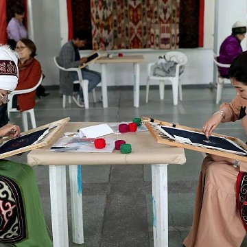 Associate Professor KRSU recognized as a master of embroidery at the festival «Saimaa 2023»