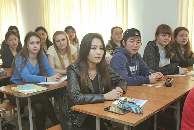 Студенттер. Ретроспективалык