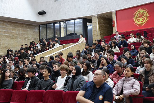Meetings of first-year students with representatives of the Ministry of Internal Affairs on cybercrime prevention were held at KRSU