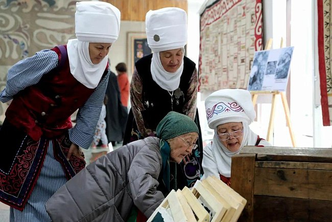 Associate Professor KRSU recognized as a master of embroidery at the festival «Saimaa 2023»