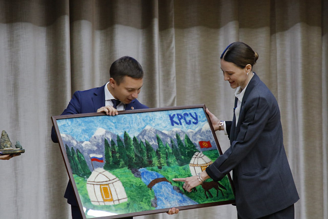 Новые образовательные перспективы: КРСУ получил мобильную лабораторию от АНО «Евразия»