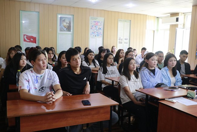 Russian Turkologist V. Avatkov gave a lecture for FMO students