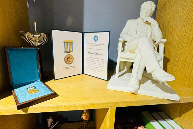 Заместитель главы Минобрнауки РФ Константин Могилевский посетил дом-музей Чингиза Айтматова