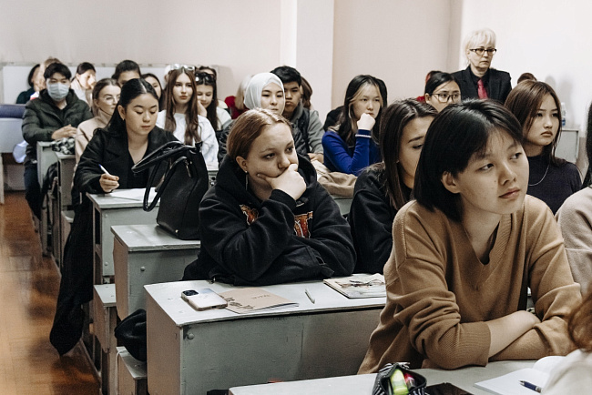 Студентам КРСУ рассказали о донорстве крови и ее компонентов