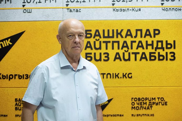 КРСУ Кыргызстандагы мектептерге кандай жардам берип жатканын проректор билдирди
