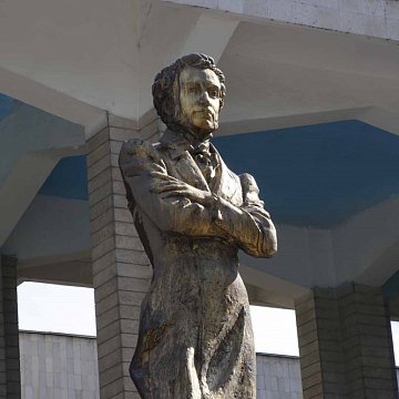 Бишкекте Александр Пушкиндин эстелиги жаңыланды
