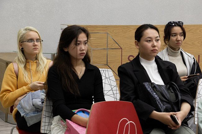 A monument to teachers from Russia and Kyrgyzstan will appear at the main building of KRSU