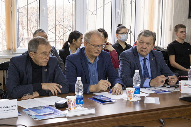 В КРСУ обсудили проблемы международного сотрудничества в многополярном мире