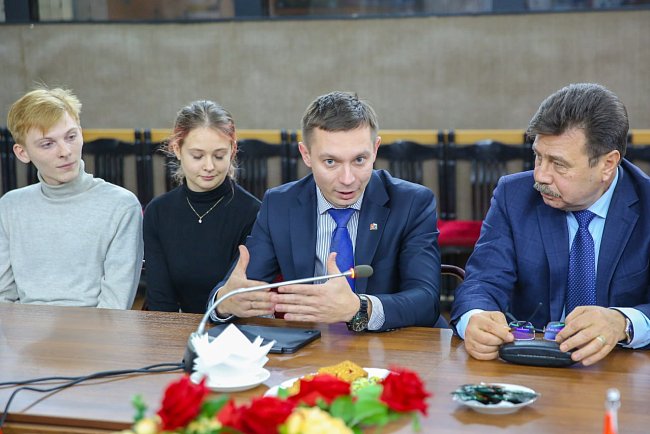 Warm meeting with the Russian Ambassador: student activists KRSU were inspired by the example of Sergei Vakunov