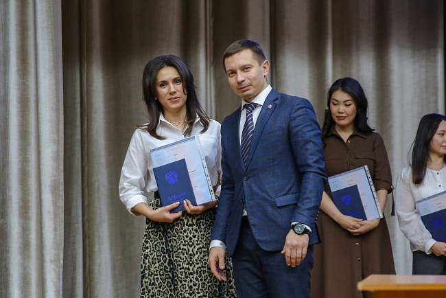На ученом совете КРСУ наградили лучших студентов и преподавателей за достижения в учебной и научной деятельности