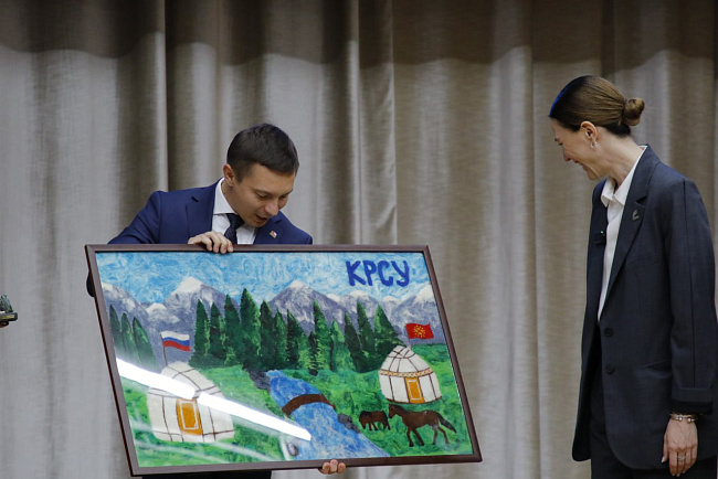 Новые образовательные перспективы: КРСУ получил мобильную лабораторию от АНО «Евразия»