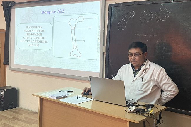 Students spent their knowledge on an anatomical quiz