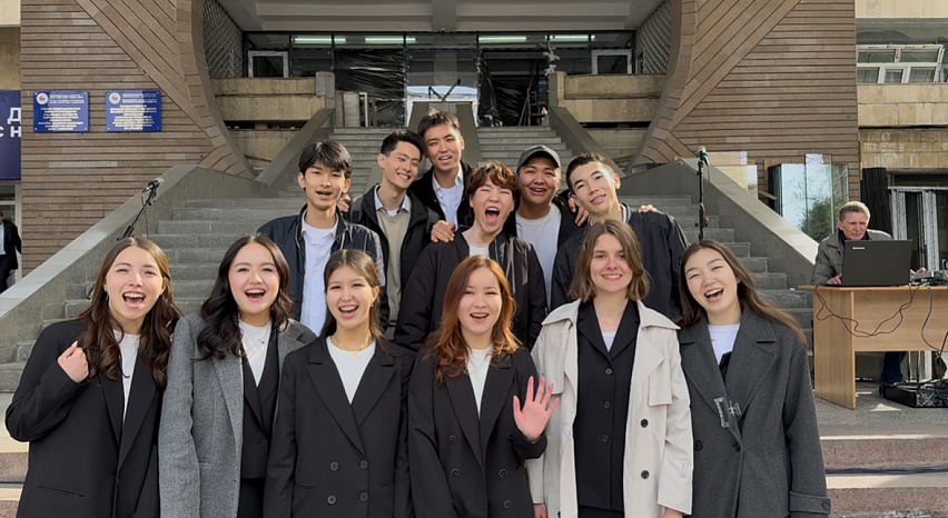 Flash mob in Bishkek for Victory Day: celebrating 80 years together!