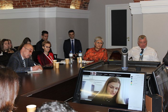 Professor KRSU G. Dzhunushalieva acted as the main speaker at the round table dedicated to Russian urbanism