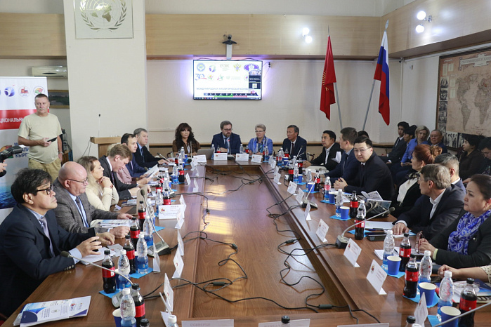 Analytical bridge in Greater Eurasia