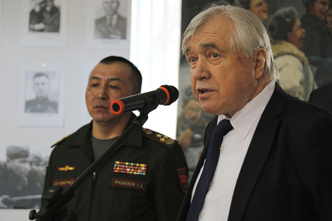 Пока жива память – мы непобедимы: в КРСУ открылась фотовыставка «80 лет Сталинградской битве»