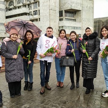 Flowers and congratulations on March 8th from volunteers!