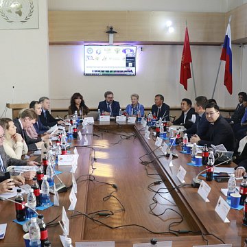Чоң Евразиядагы аналитикалык көпүрө