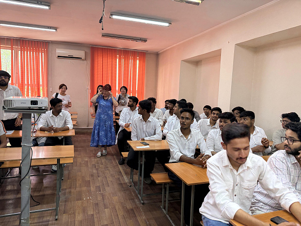 Иностранные студенты медфака на открытом уроке русского языка