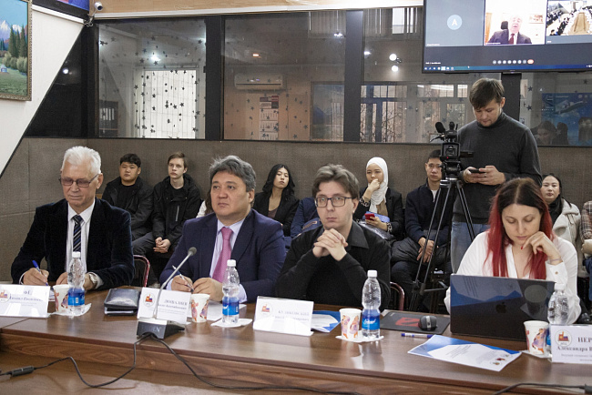 В КРСУ обсудили проблемы международного сотрудничества в многополярном мире