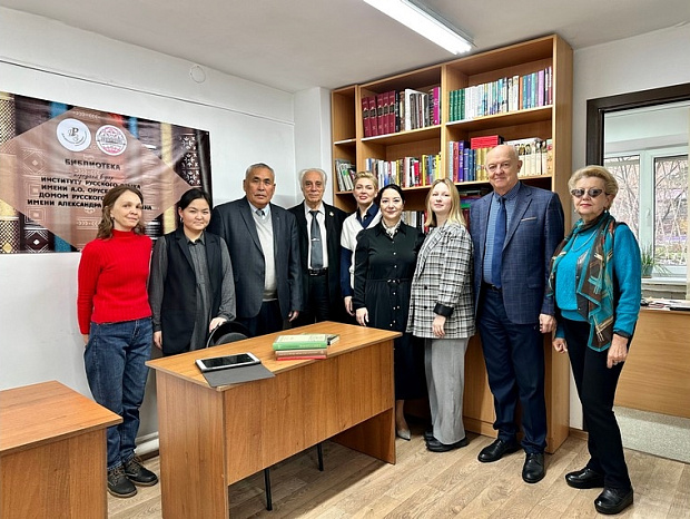 Book gift from the House of Russian Abroad to the Kyrgyz-Russian Slavic University